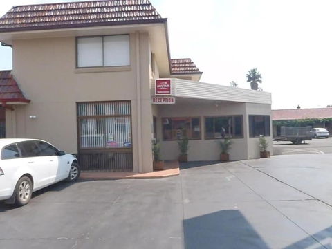 Caravilla Motor Inn - Accommodation Gladstone 0