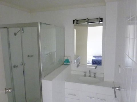 Caravilla Motor Inn - Accommodation Gladstone 5