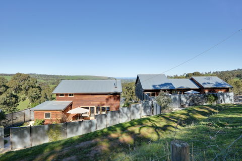 Seascape Retreat - Accommodation Gladstone 1
