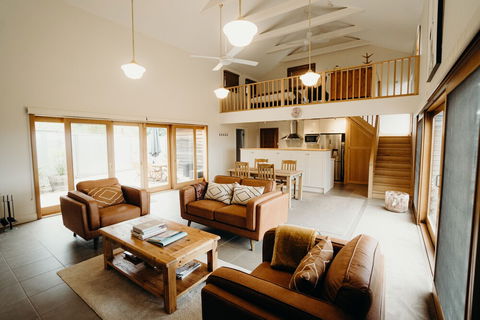 Seascape Retreat - Accommodation Gladstone 3