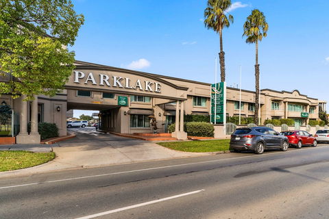 Quality Hotel Parklake Shepparton - Accommodation Gladstone 0