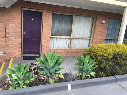 Essendon Motel - Accommodation Gladstone 0