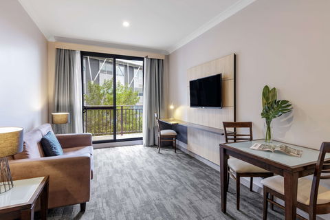 Oaks Sydney North Ryde Suites - Accommodation Gladstone 5