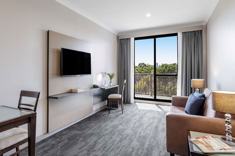 Oaks Sydney North Ryde Suites - Accommodation Gladstone 6