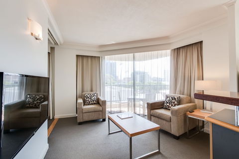 Central Cosmo Apartments - Accommodation Gladstone 6