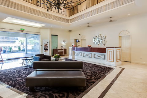 Central Cosmo Apartments - Accommodation Gladstone 2