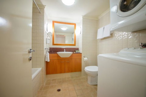 Central Cosmo Apartments - Accommodation Gladstone 5