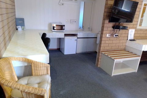 Country Home Motor Inn - Accommodation Gladstone 3