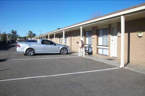 Country Home Motor Inn - Accommodation Gladstone 0