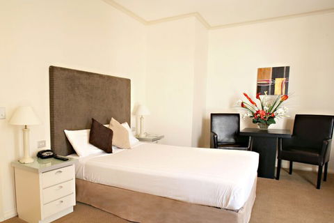 Beau Monde International - Accommodation Gladstone 5