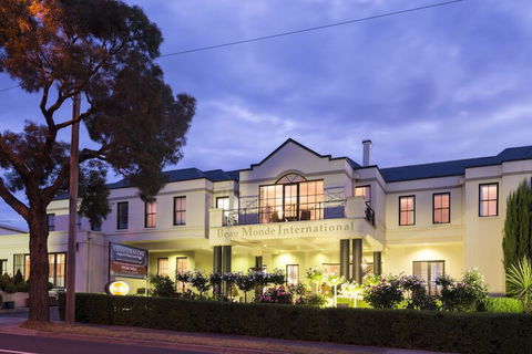 Beau Monde International - Accommodation Gladstone 1