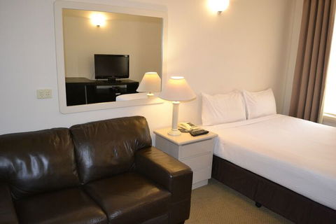 Beau Monde International - Accommodation Gladstone 7