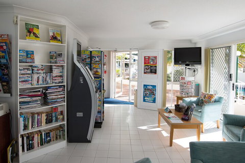 Golden Shores Holiday Club - Accommodation Gladstone 4