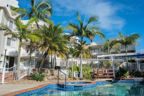 Golden Shores Holiday Club - Accommodation Gladstone 2