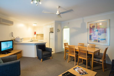 Golden Shores Holiday Club - Accommodation Gladstone 5