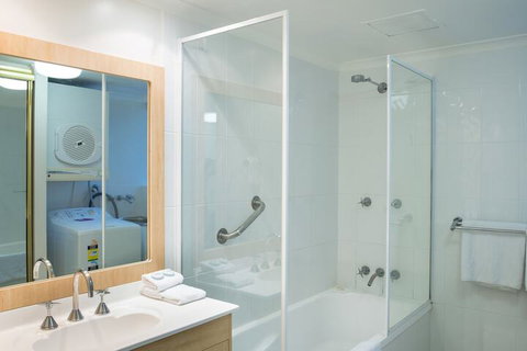 Golden Shores Holiday Club - Accommodation Gladstone 6