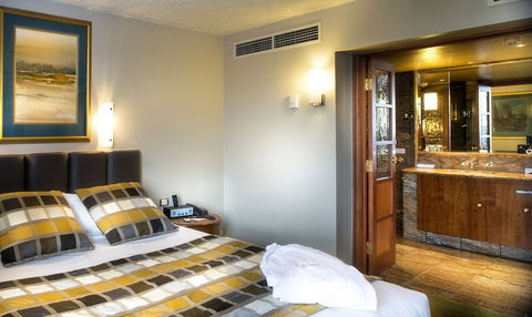 Country Club Tasmania - Accommodation Gladstone 6