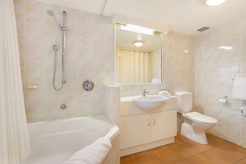 Tropic Towers Apartments - Accommodation Gladstone 6