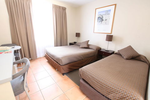 Forrest Hotel And Apartments - Accommodation Gladstone 3