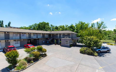 Forrest Hotel And Apartments - Accommodation Gladstone 0