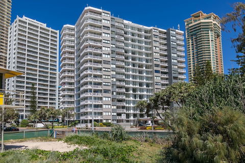 BreakFree Beachpoint - Accommodation Gladstone 3