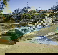 Paradise Island Resort - Accommodation Gladstone