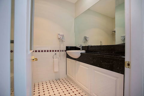 Quality Hotel Bentinck - Accommodation Gladstone 6