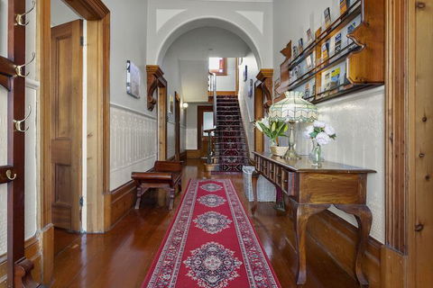 The Dragonfly Inn - Accommodation Gladstone 2