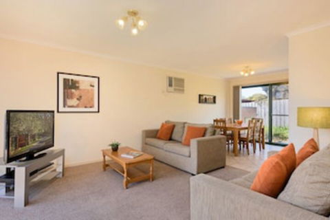 Mount Waverley Townhouses - Accommodation Gladstone 0