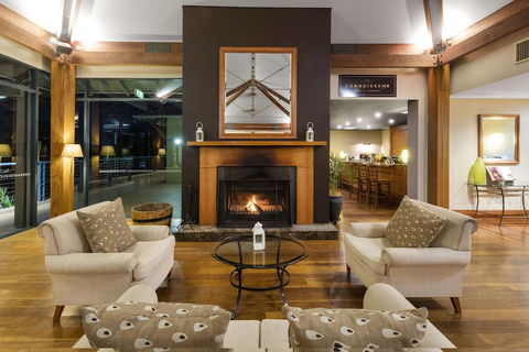 Oaks Cypress Lakes Resort - Accommodation Gladstone 2