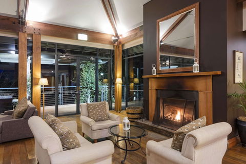 Oaks Cypress Lakes Resort - Accommodation Gladstone 0