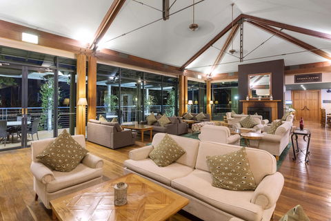 Oaks Cypress Lakes Resort - Accommodation Gladstone 1