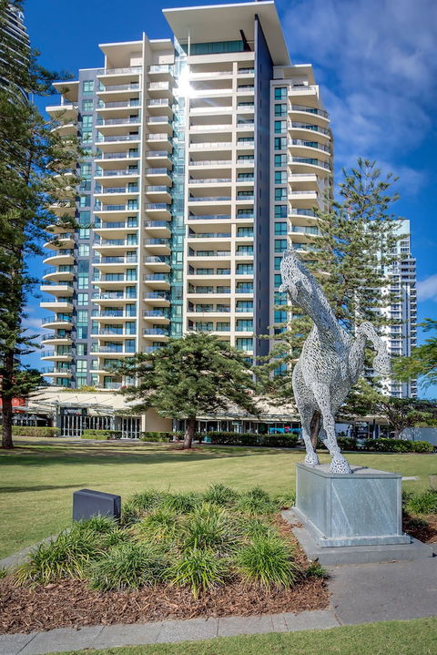Mantra Broadbeach On The Park - Accommodation Gladstone 0