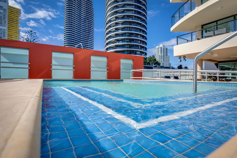 Mantra Broadbeach On The Park - Accommodation Gladstone 4