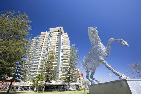 Mantra Broadbeach On The Park - Accommodation Gladstone 2