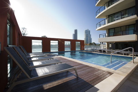 Mantra Broadbeach On The Park - Accommodation Gladstone 3