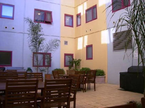 Plum Carlton Serviced Apartments - Accommodation Gladstone 0