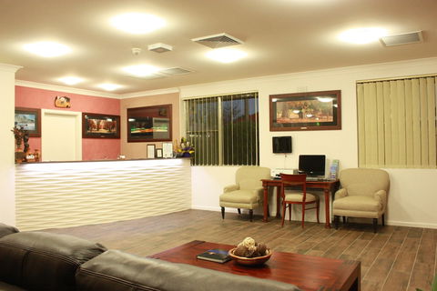 Country Plaza Queanbeyan - Accommodation Gladstone 4