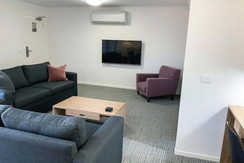 Quest Sale - Accommodation Gladstone 7