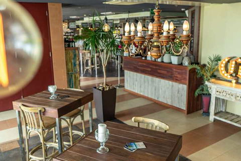 Mullaloo Beach Hotel & Apartments - Accommodation Gladstone 1
