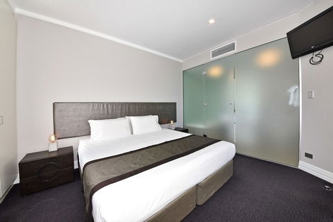 Mullaloo Beach Hotel & Apartments - Accommodation Gladstone 3