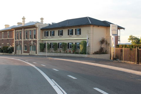 Coach House Launceston - Accommodation Gladstone 2