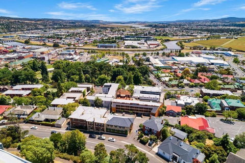Coach House Launceston - Accommodation Gladstone 0