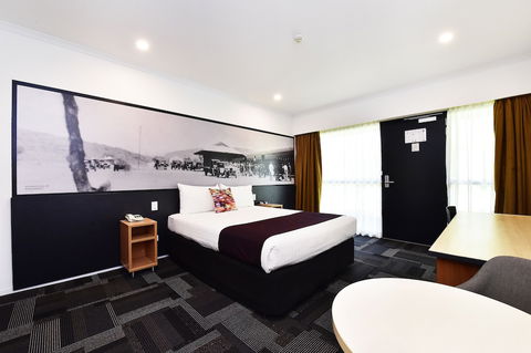 Mercure Alice Springs Resort - Accommodation Gladstone 4