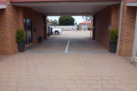 Colonial Motor Inn Bairnsdale - Accommodation Gladstone 2