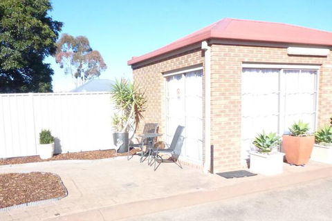 Colonial Motor Inn Bairnsdale - Accommodation Gladstone 1