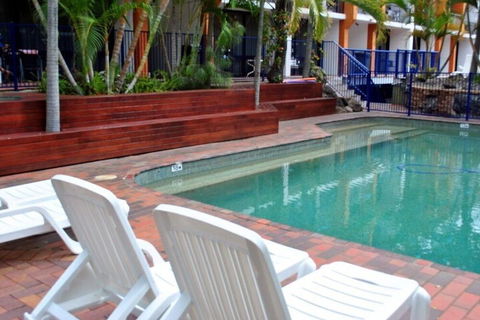 Club Surfers - Accommodation Gladstone 5