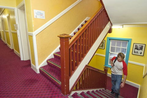 Jolly Swagman Backpackers - Accommodation Gladstone 3