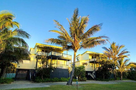 Fraser Island Beach Houses - Accommodation Gladstone 0