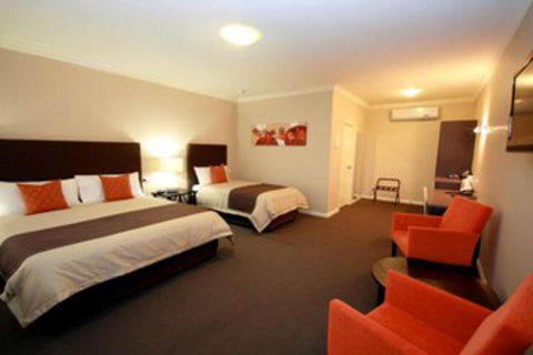Sundowner Motel Hotel - Accommodation Gladstone 0